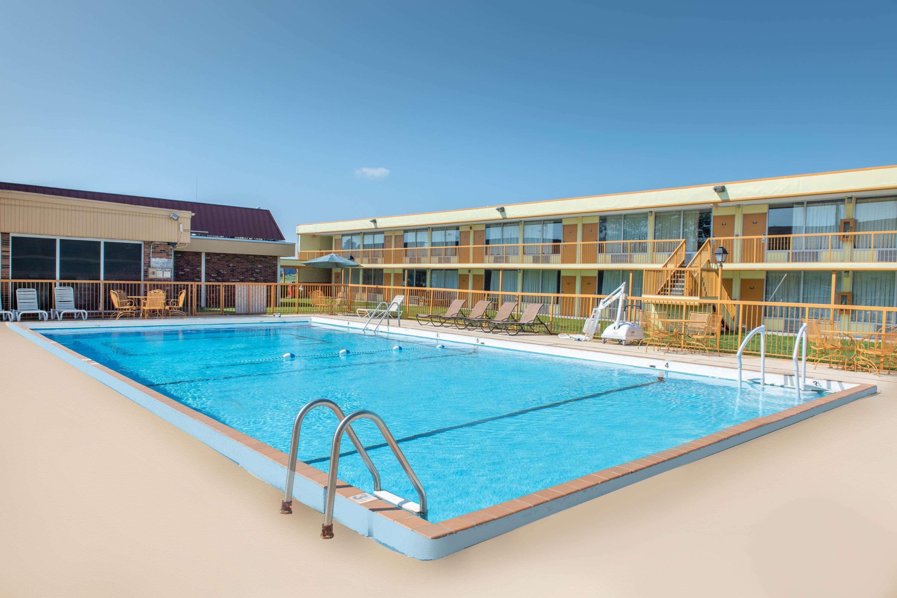 Days Inn By Wyndham Salem, Il Экстерьер фото